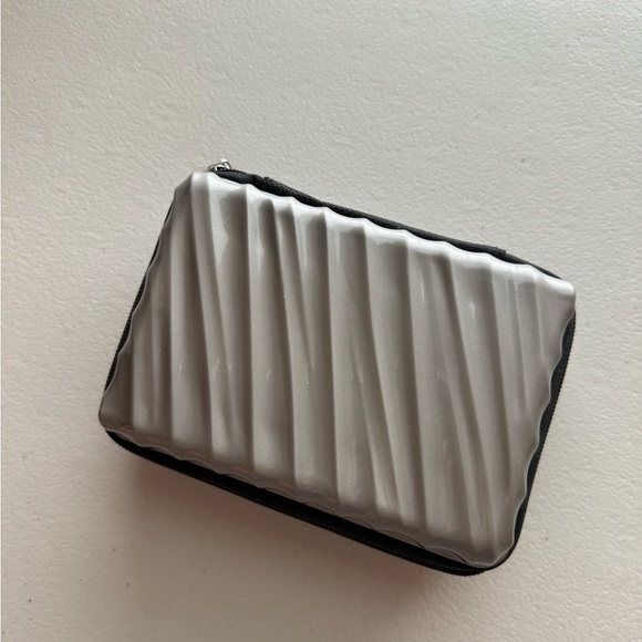 Tumi Hard Shell Case (Delta fisrt Class) - Picture 6 of 11